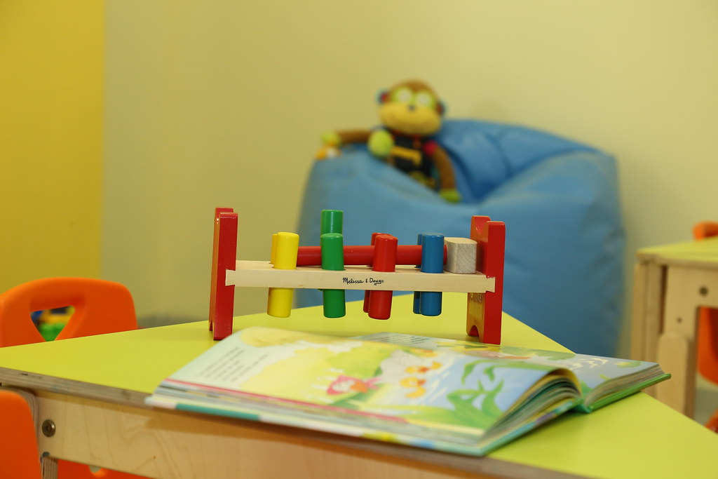 Juguete para niños sobre una mesa.